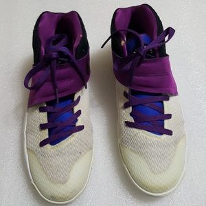 KYRIE IRVING by NIKE big kids shoes size 7
